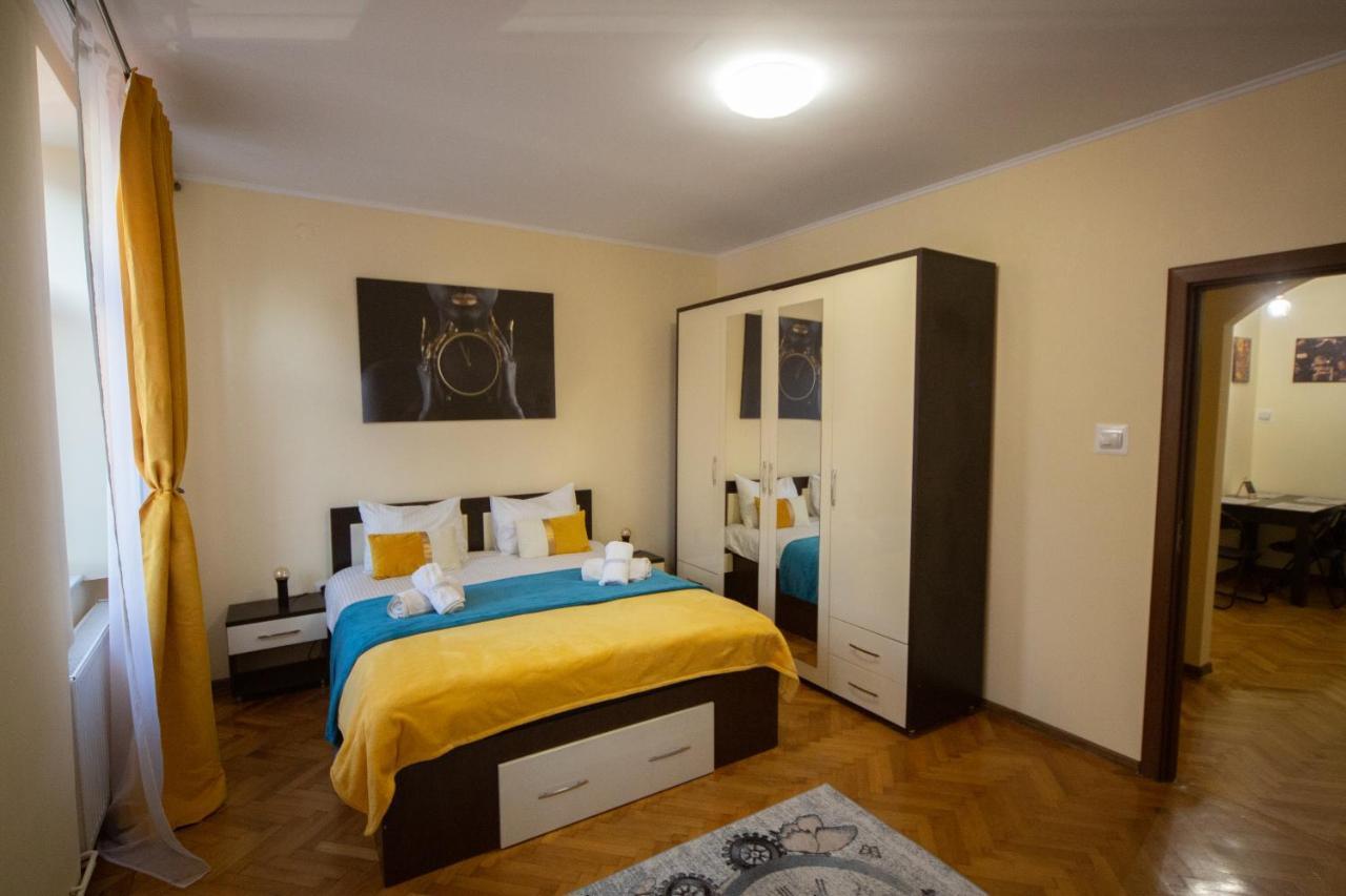 Happy Mood Apartment 5 Braşov Buitenkant foto