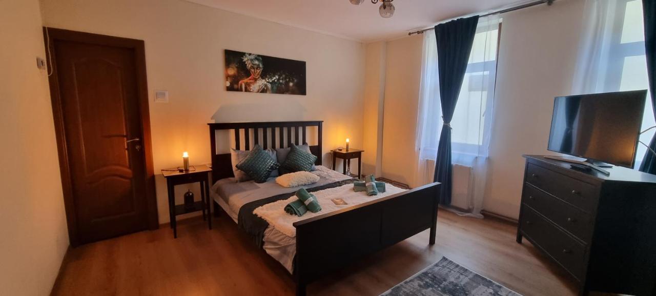 Happy Mood Apartment 5 Braşov Buitenkant foto
